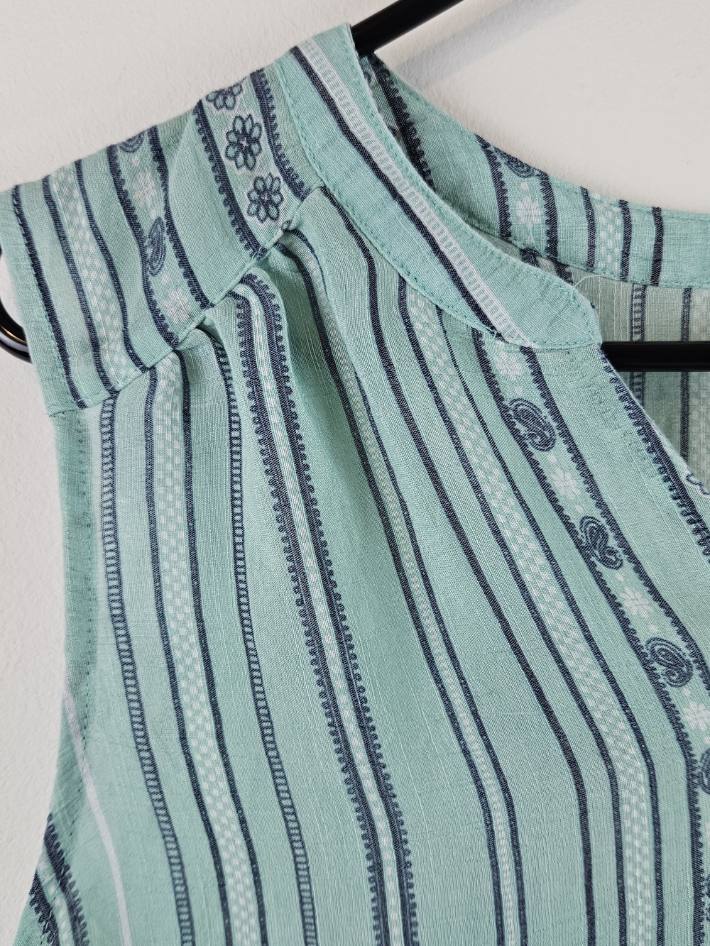 St. John's Bay XL Mint Green Sleeveless Henley Boho Top Stripe Floral Hem - Picture 7 of 16